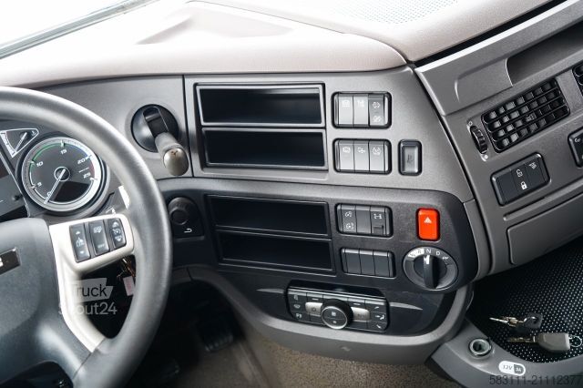 Standardowy ciągnik siodłowy DAF XF 530 / RETARDER / I-PARK COOL