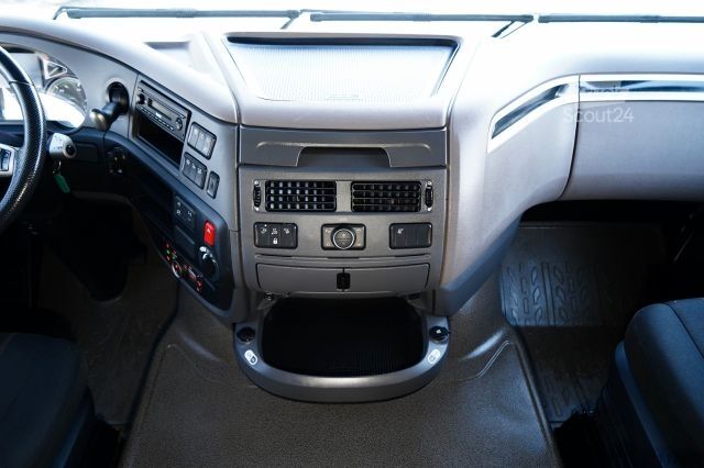 Standardowy ciągnik siodłowy DAF XF 480 / SUPER SPACE CAB / 2021