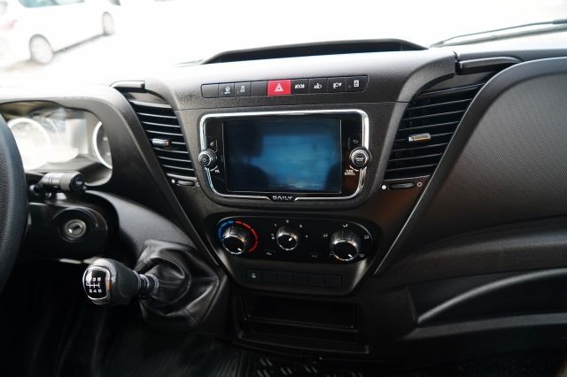 Furgoneta frigorífica IVECO DAILY 35-160 / KONTENER 4,3 M / WINDA-750kg / BL