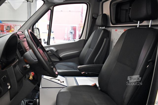 Camion de pompiers MERCEDES-BENZ MC 519 CDI RTW Rettungswagen