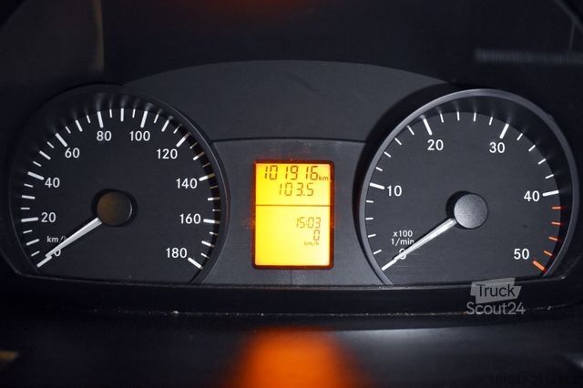 Camion de pompiers MERCEDES-BENZ MC 519 CDI RTW Rettungswagen