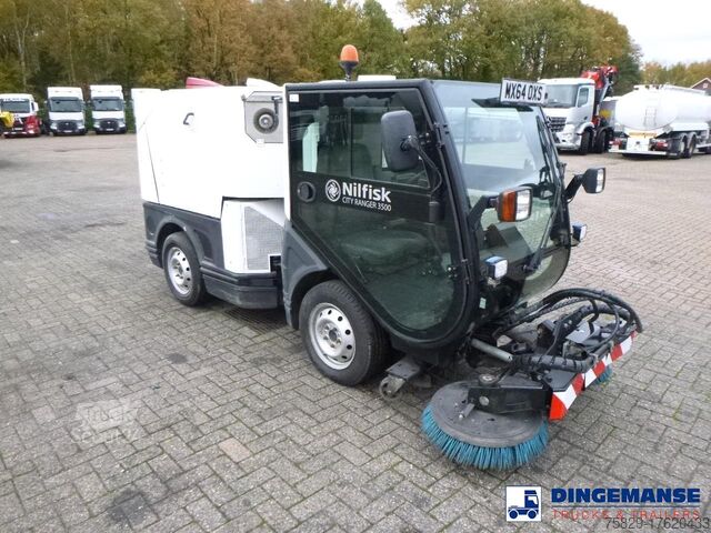 Barredora Nilfisk City Ranger CR3500 street sweeper