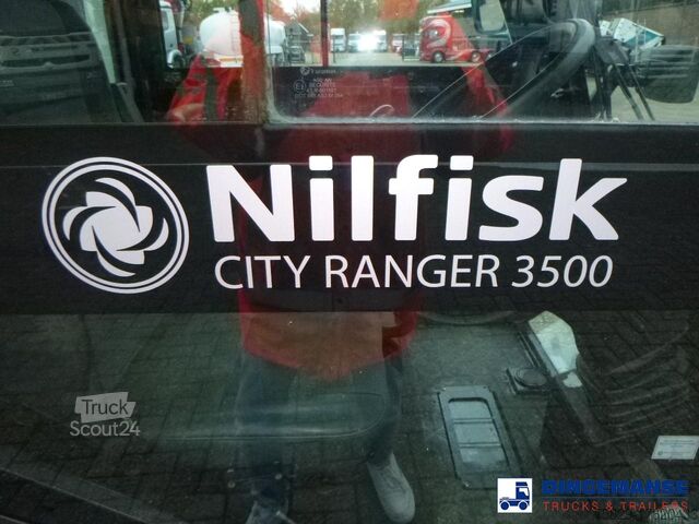 Barredora Nilfisk City Ranger CR3500 street sweeper