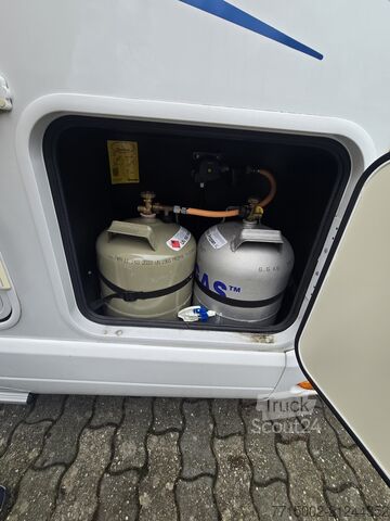 Polintegriran avtodom Ahorn 690 Plus