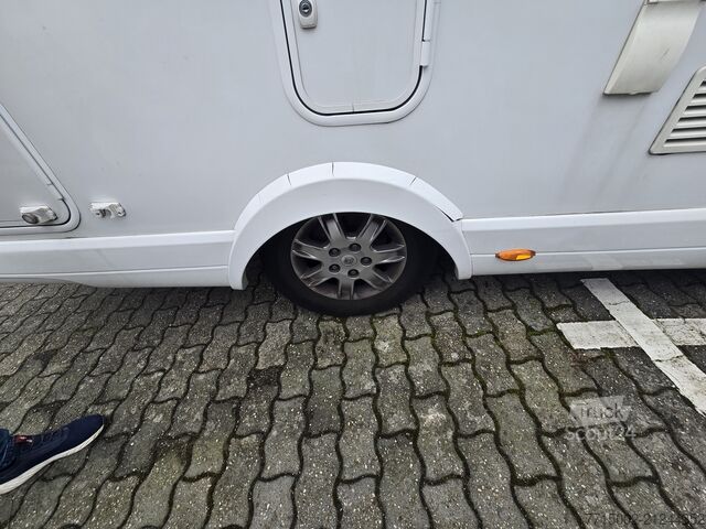 Polintegriran avtodom Ahorn 690 Plus