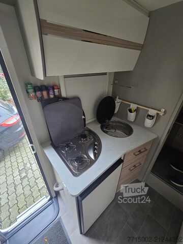 Polintegriran avtodom Ahorn 690 Plus