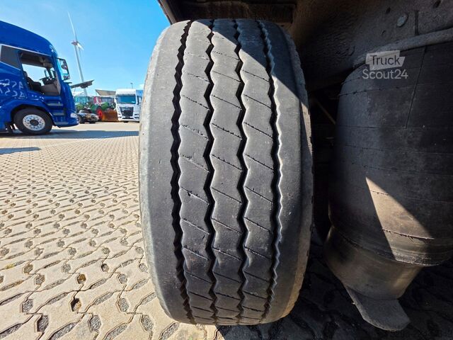 Åpen semitrailer med presenning SCHMITZ CARGOBULL SCS 24/L - 13.62 E B / Liftachse | EDSCHA