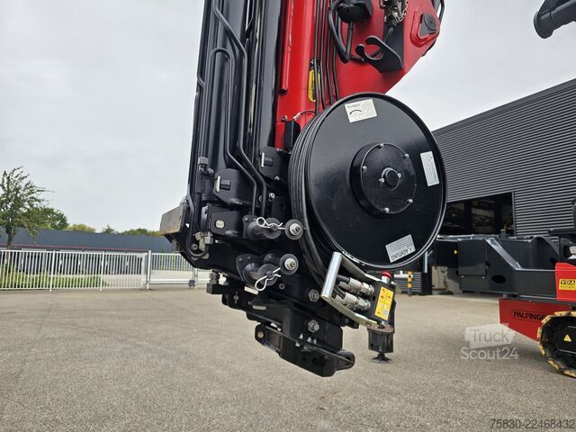 Vrachtwagen met kraan Palfinger CRAWLER PCC .002 -  tm / WINCH / WORKBASKET
