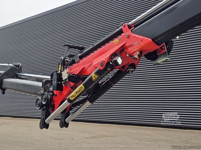 Vrachtwagen met kraan Palfinger CRAWLER PCC .002 -  tm / WINCH / WORKBASKET
