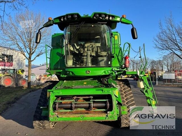 Combine harvester John Deere T 670