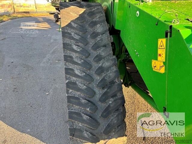 Combine harvester John Deere T 670