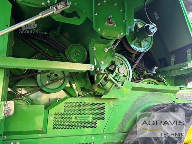 Combine harvester John Deere T 670