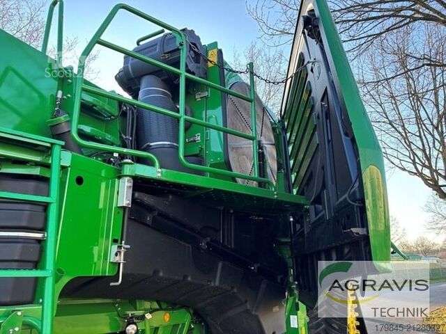 Combine harvester John Deere T 670