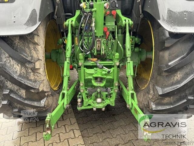 Traktor John Deere 6215 R