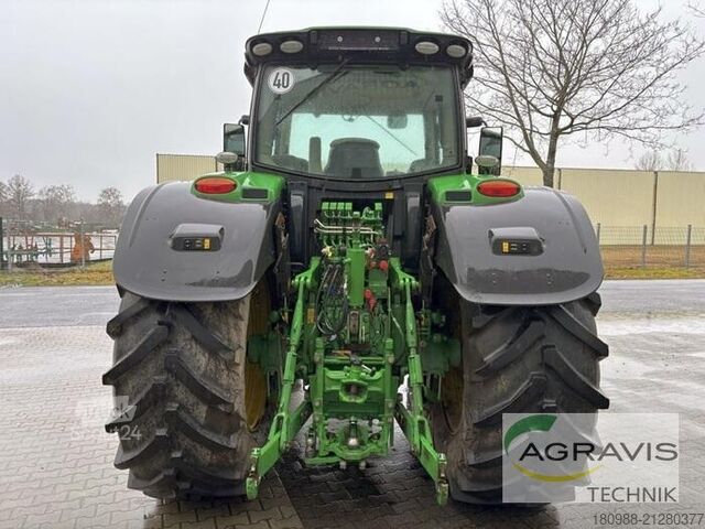 Traktor John Deere 6215 R