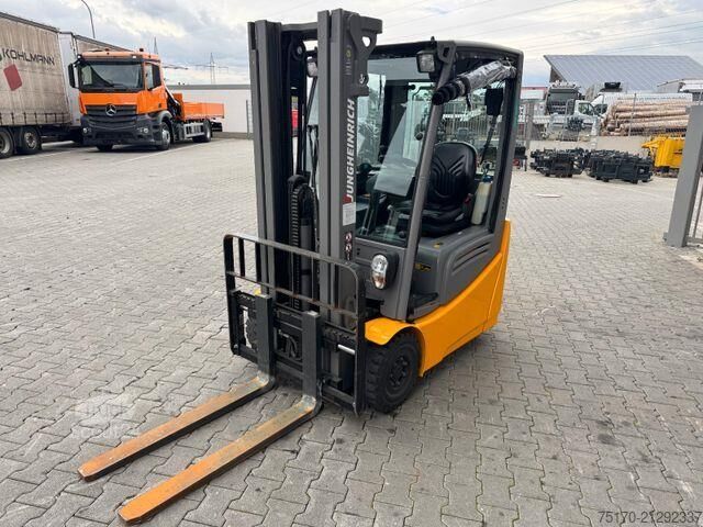 Viličar Jungheinrich EFG 215 / Triplex: 4.25m! / SS / 4.168h / 2024