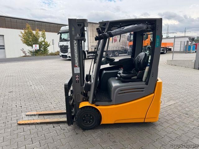 Viličar Jungheinrich EFG 215 / Triplex: 4.25m! / SS / 4.168h / 2024