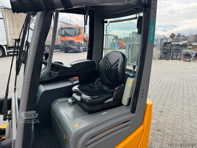 Viličar Jungheinrich EFG 215 / Triplex: 4.25m! / SS / 4.168h / 2024