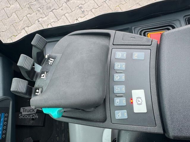 Viličar Jungheinrich EFG 215 / Triplex: 4.25m! / SS / 4.168h / 2024