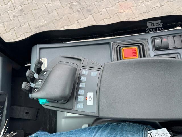 Viličar Jungheinrich EFG 215 / Triplex: 4.25m! / SS / nur 2.819h!