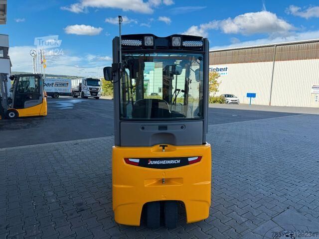 Viličar Jungheinrich EFG 215 / Triplex: 4.25m! / SS / nur 2.865h!