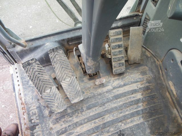 Escavatore gommato NEW HOLLAND WE 150