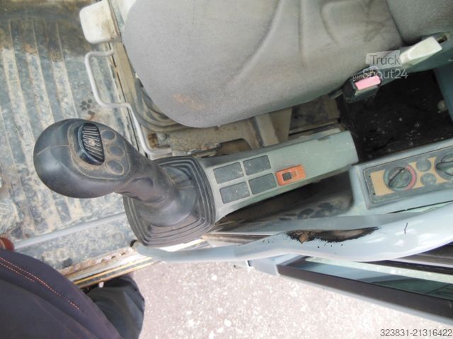 Escavatore gommato NEW HOLLAND WE 150