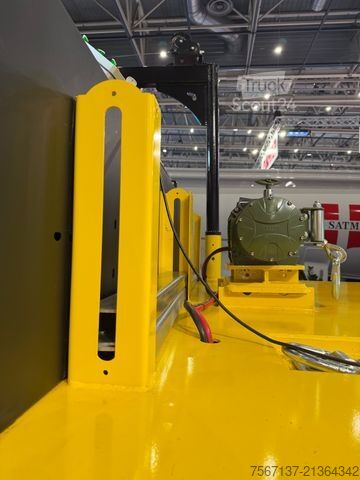 Ημιρυμουλκούμενο χαμηλής φόρτωσης  NÜKTE 4 ACHS TIEFLADER VIERTE ACHSE GELENKT