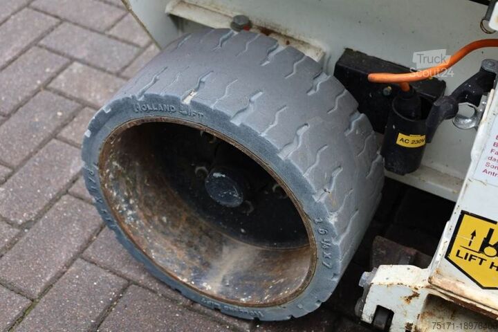 Scissor lift Holland Lift Ecostar HL-9710 Electric, 12m Working Height, 325k