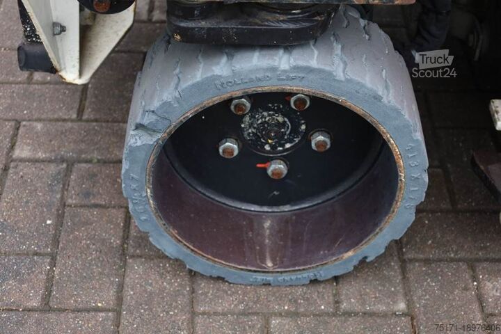 Ножичний підйомник Holland Lift Ecostar HL-9710 Electric, 12m Working Height, 325k