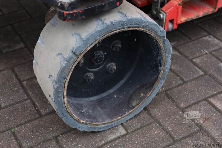 Ножичний підйомник Holland Lift Ecostar HL-9714 Electric, 12m Working Height, 325k