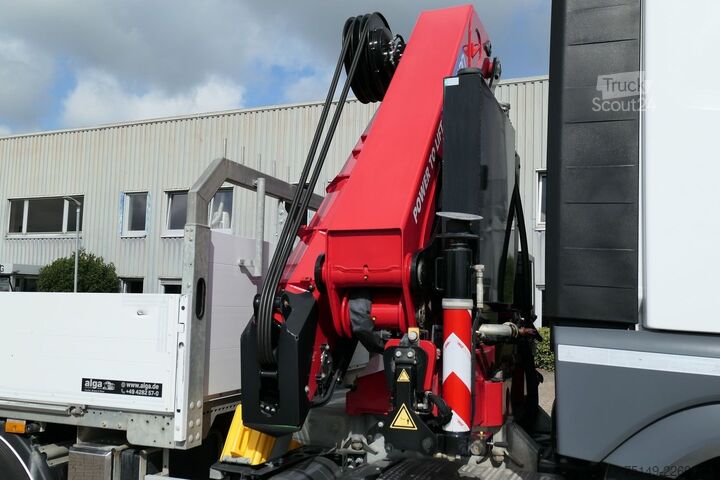Lastbil med flak MERCEDES-BENZ 2651 L Arocs HAD 6x6,HMF 3220,Funk,AHK,Container