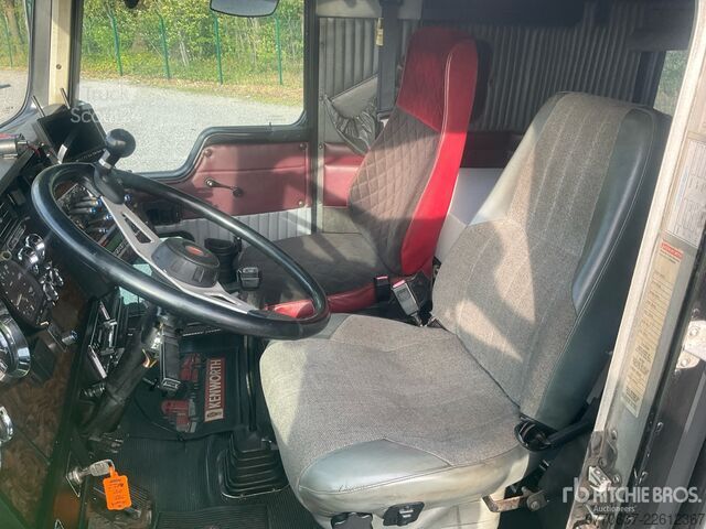 Standardowy ciągnik siodłowy Kenworth T800
