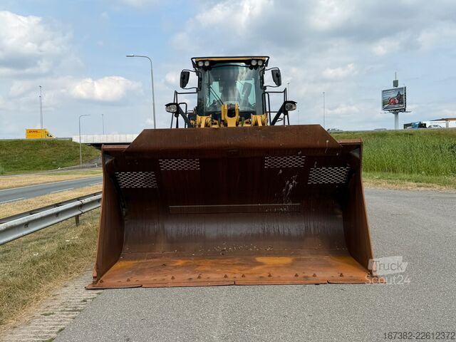 Carregadeira Caterpillar 966M XE