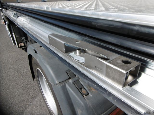 Frigorifik yarı römork  Ekeri 3-Achs-Thermofaltwandsattel