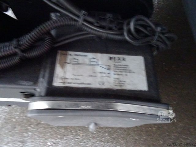 Camión caja MERCEDES-BENZ 2533 Antos*7,3m Schwenkwand*LBW*Lift/Lenk*2x AHK