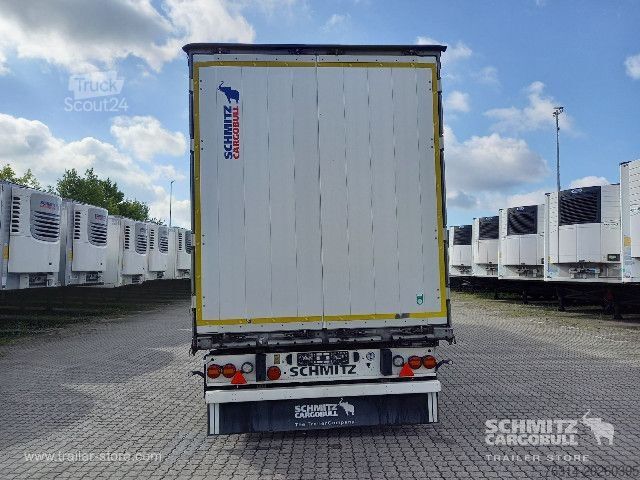 Auflieger mit Pritsche & Plane Schmitz Cargobull Curtainsider Standard Getränke