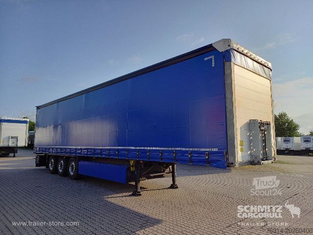 Auflieger mit Pritsche & Plane Schmitz Cargobull Curtainsider Standard Getränke