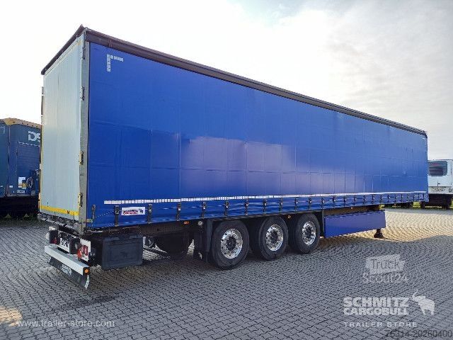 Auflieger mit Pritsche & Plane Schmitz Cargobull Curtainsider Standard Getränke