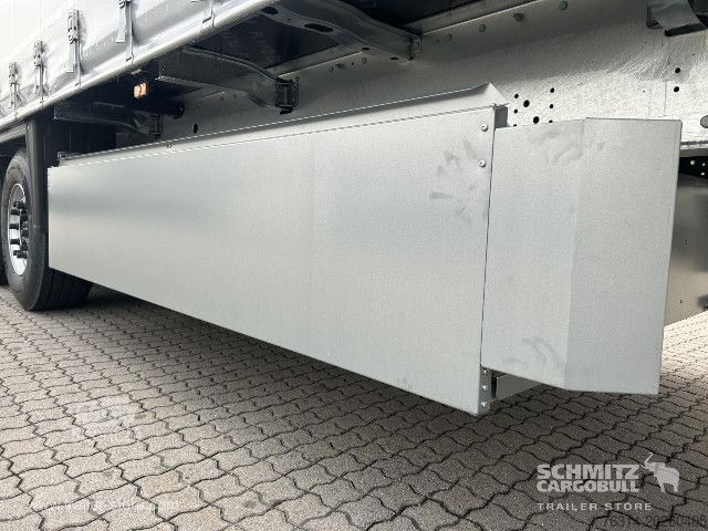 Auflieger mit Pritsche & Plane Schmitz Cargobull Curtainsider Standard Getränke