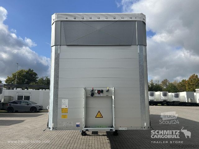 Auflieger mit Pritsche & Plane Schmitz Cargobull Curtainsider Mega Getränke