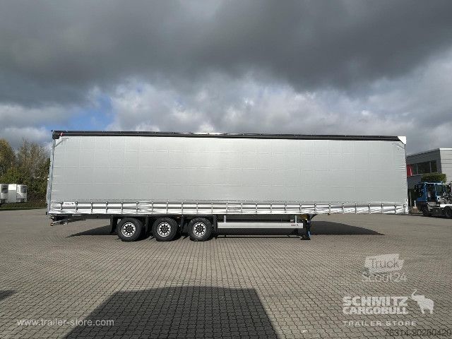 Auflieger mit Pritsche & Plane Schmitz Cargobull Curtainsider Mega Getränke