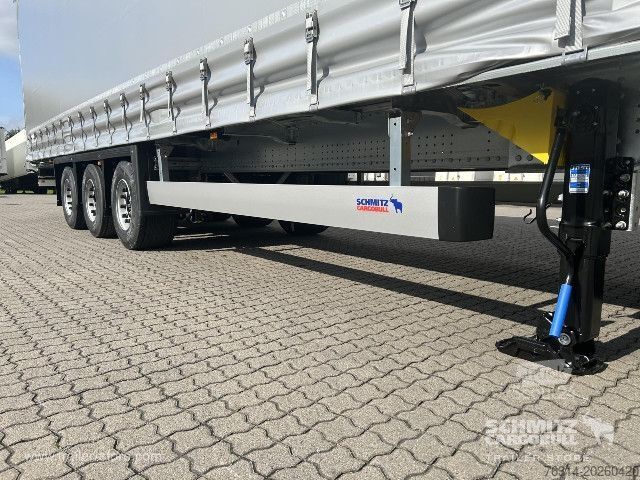 Auflieger mit Pritsche & Plane Schmitz Cargobull Curtainsider Mega Getränke
