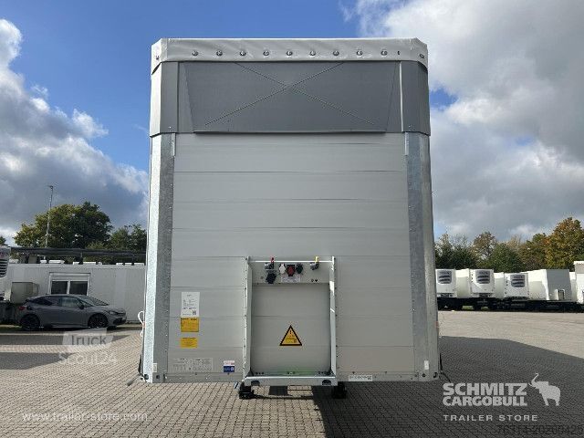 Auflieger mit Pritsche & Plane Schmitz Cargobull Curtainsider Mega Getränke