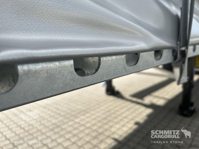 Auflieger mit Pritsche & Plane Schmitz Cargobull Curtainsider Mega Getränke