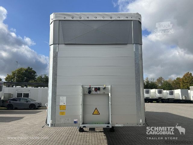 Auflieger mit Pritsche & Plane Schmitz Cargobull Curtainsider Mega Getränke
