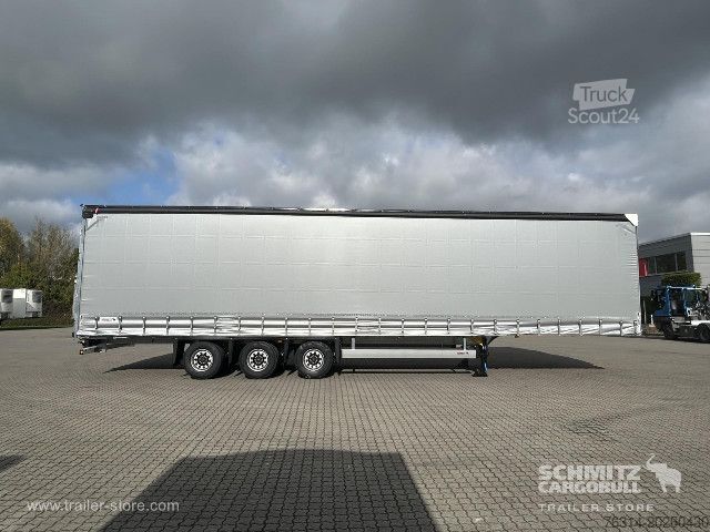 Auflieger mit Pritsche & Plane Schmitz Cargobull Curtainsider Mega Getränke