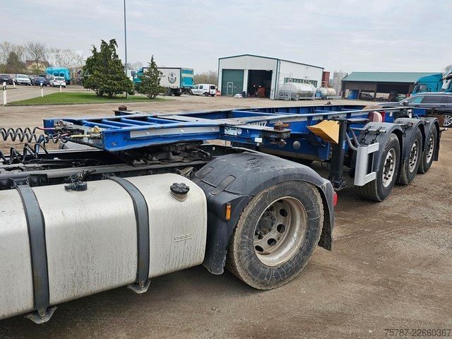 Полуремарке със сменяеми каросерии SCHMITZ CARGOBULL 20" Tankconatinerchassis + Tankcontainer