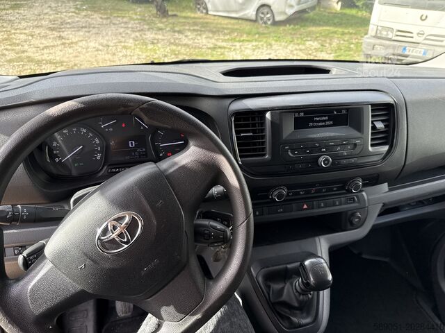 μικρό φορτηγάκι Toyota Proace