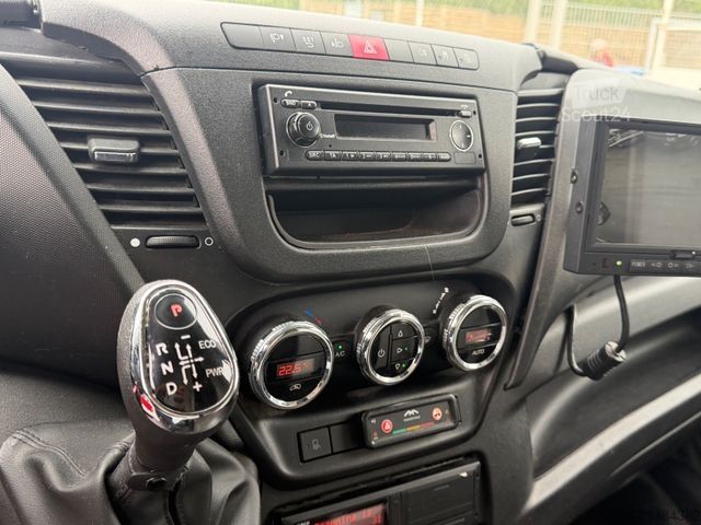 Vrachtwagen met bakwagen IVECO Daily 70c18 HiMatic Luft, Euro6, Lbw. Koffer